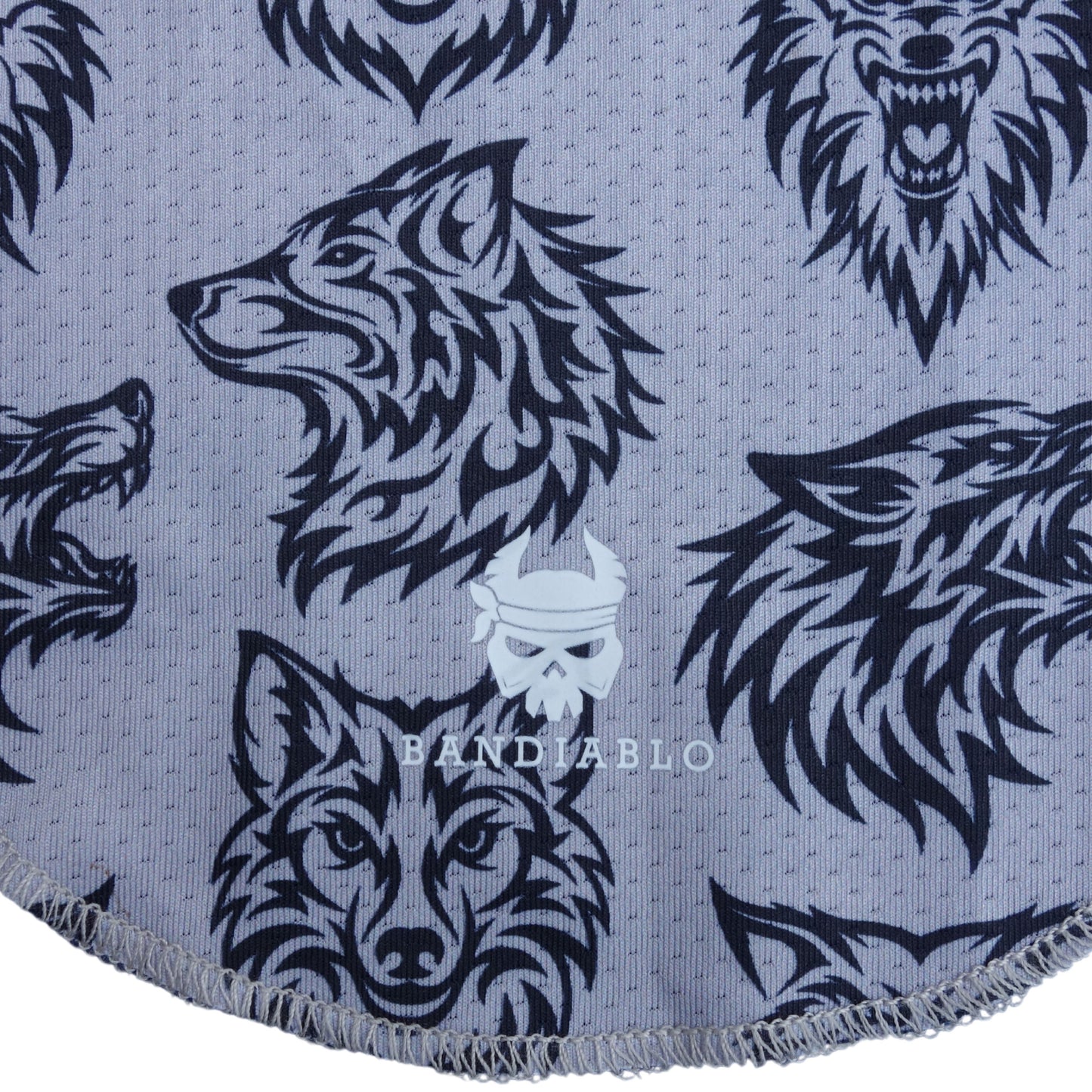 Fitted bandana – wolf pack pattern