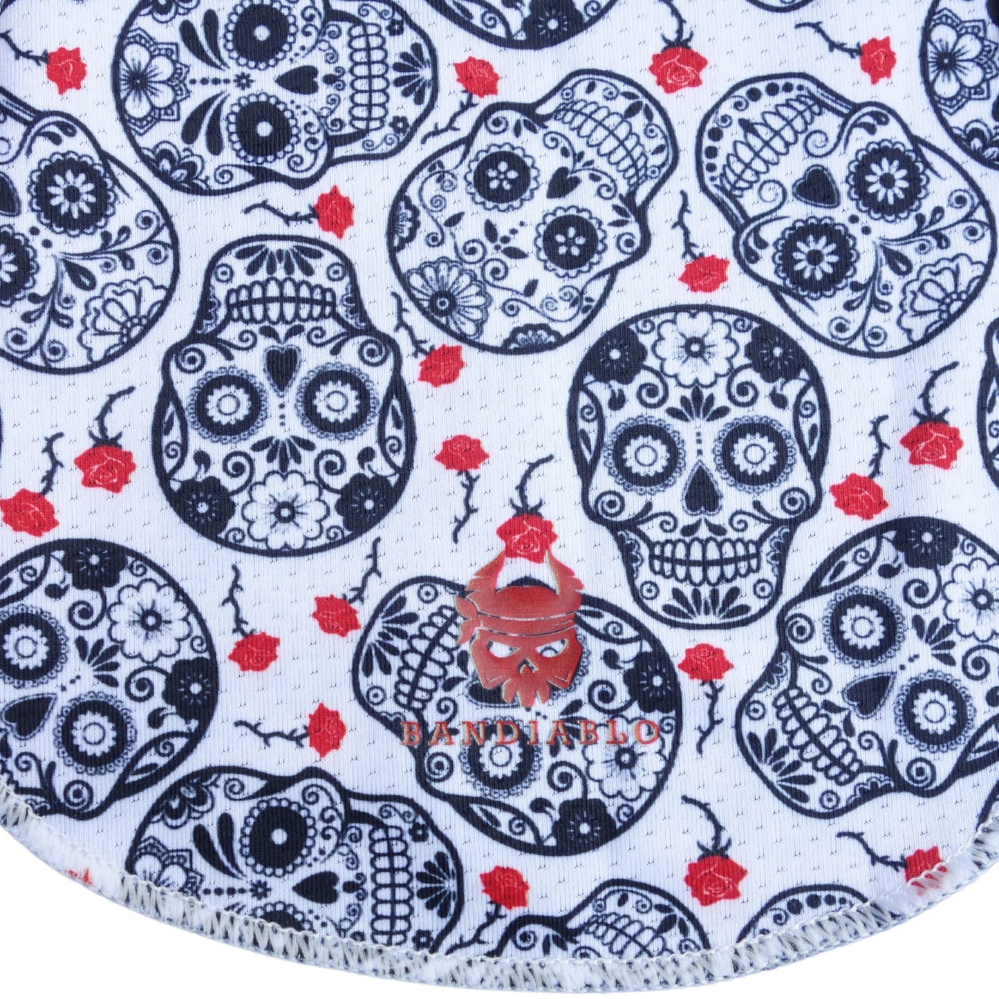 Fitted bandana – skulls and roses pattern